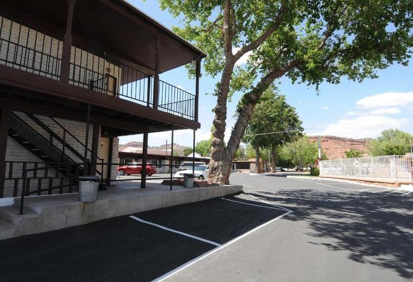 فندق Aiken S Lodge