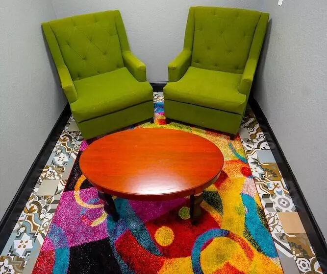 هتل Philly Inn & Suites