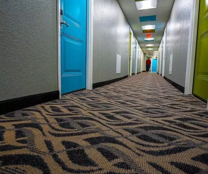 هتل Philly Inn & Suites