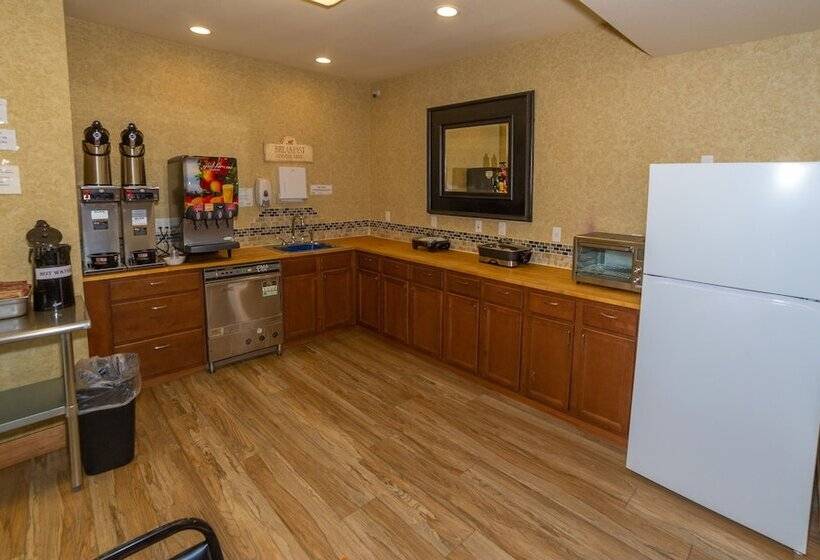 فندق Clatskanie River Inn