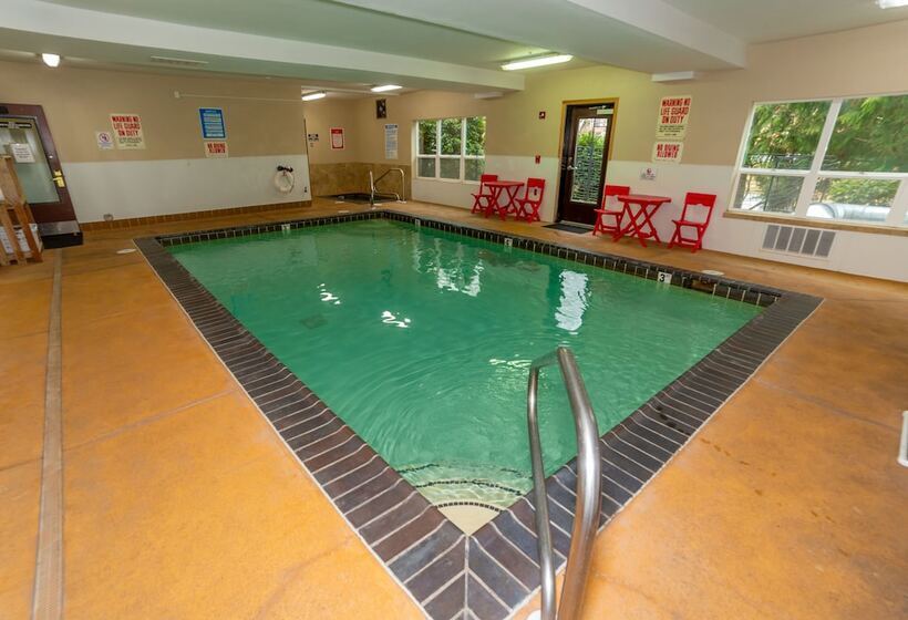 فندق Clatskanie River Inn