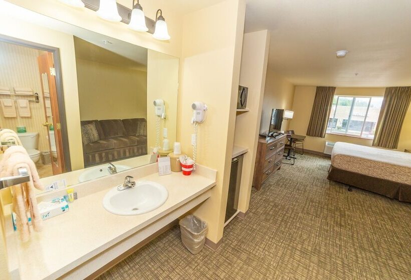 فندق Clatskanie River Inn