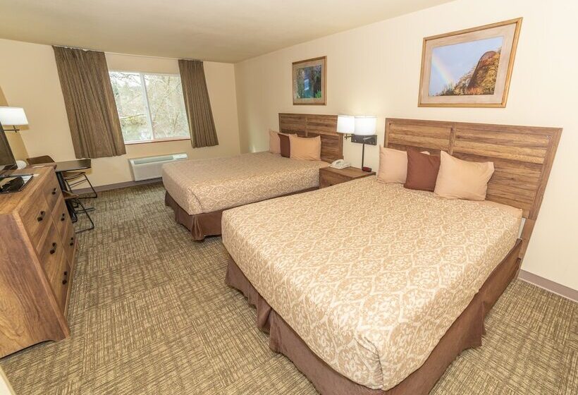 فندق Clatskanie River Inn