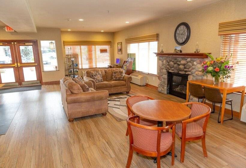 فندق Clatskanie River Inn