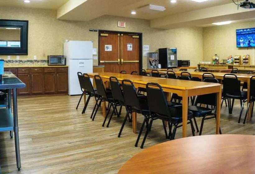 Отель Clatskanie River Inn