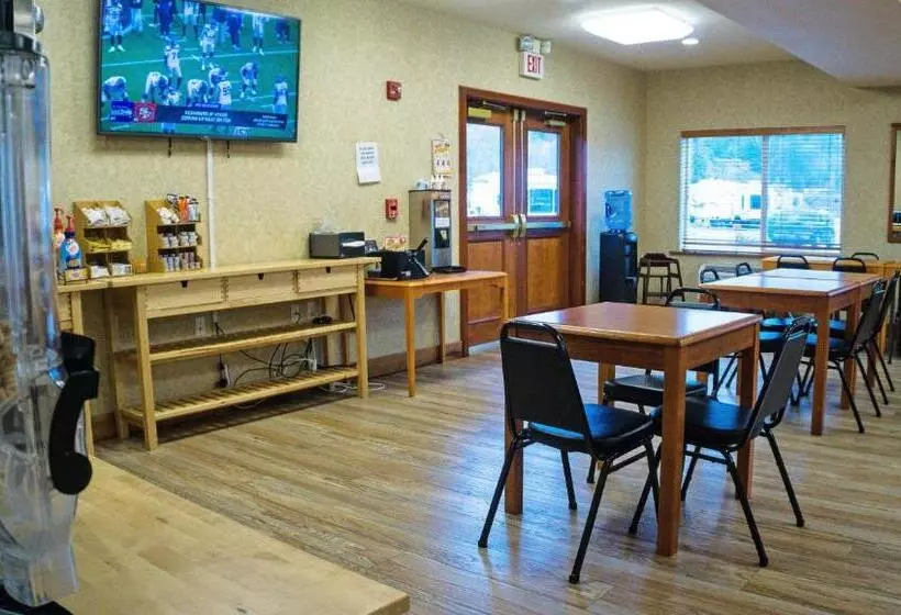 Отель Clatskanie River Inn