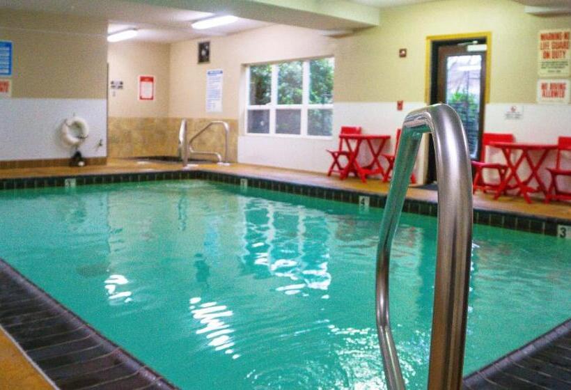 فندق Clatskanie River Inn