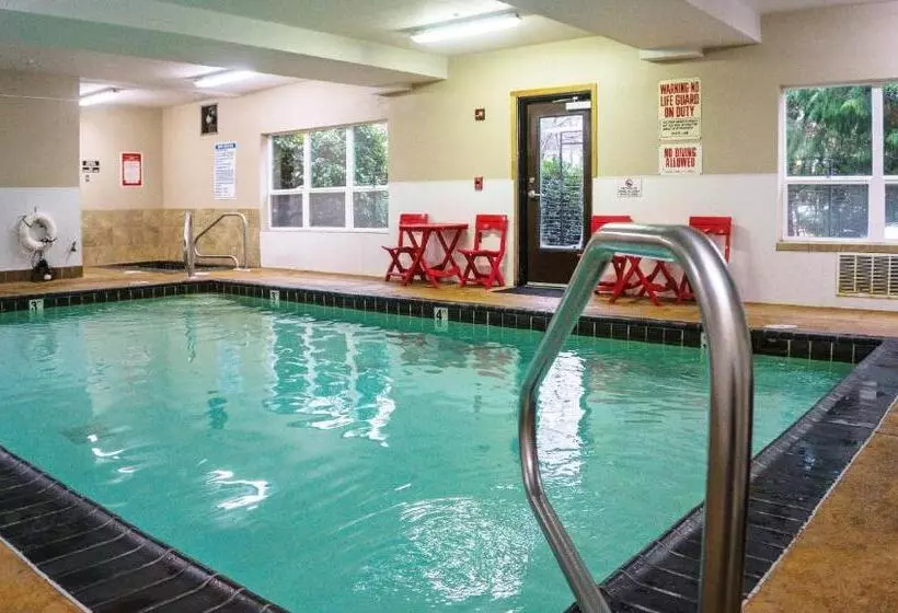 Отель Clatskanie River Inn