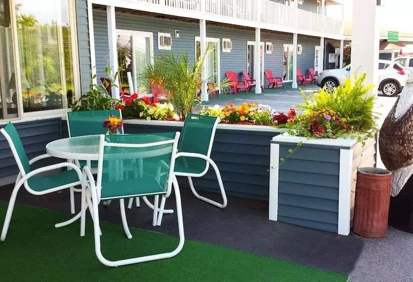 בית מלון כפרי Colonial Inn Ellsworth