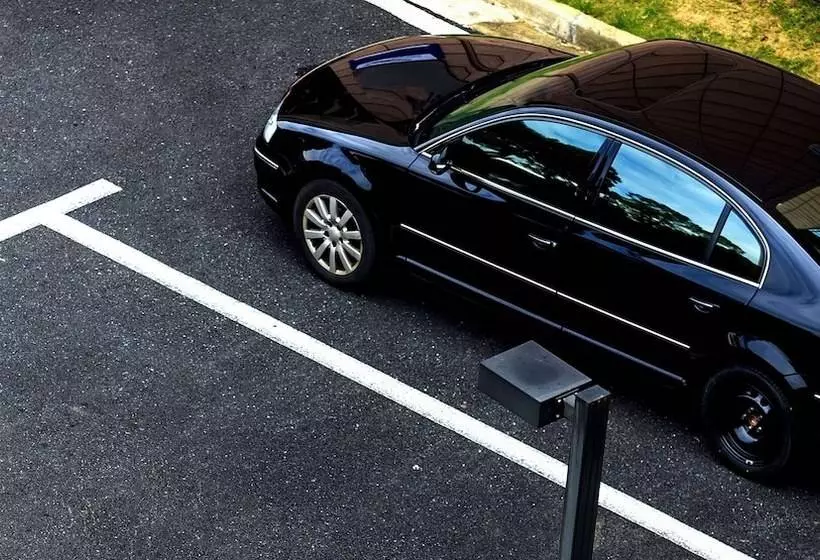 בית מלון כפרי Colonial Inn Ellsworth