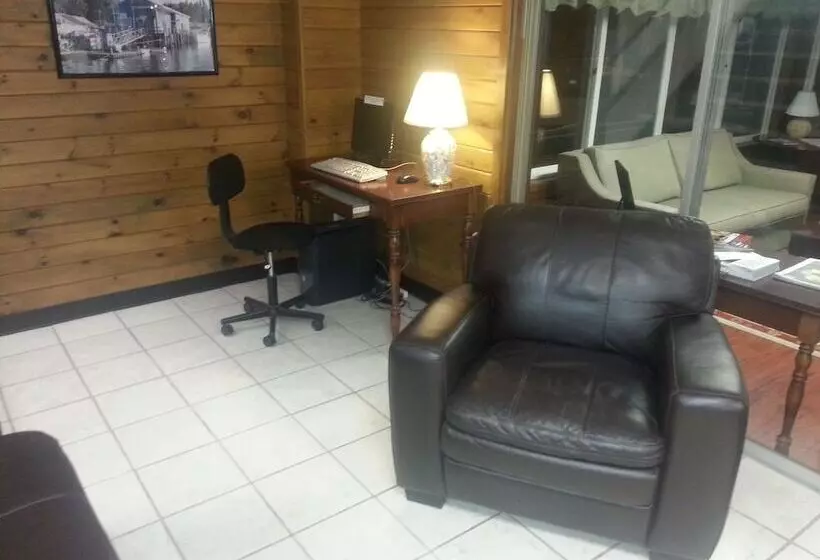 בית מלון כפרי Colonial Inn Ellsworth