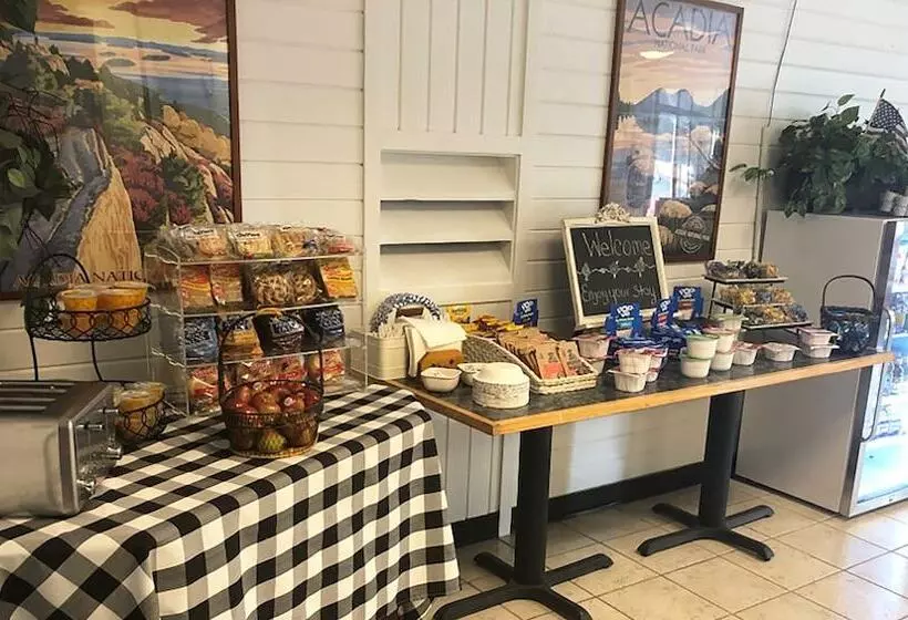 בית מלון כפרי Colonial Inn Ellsworth