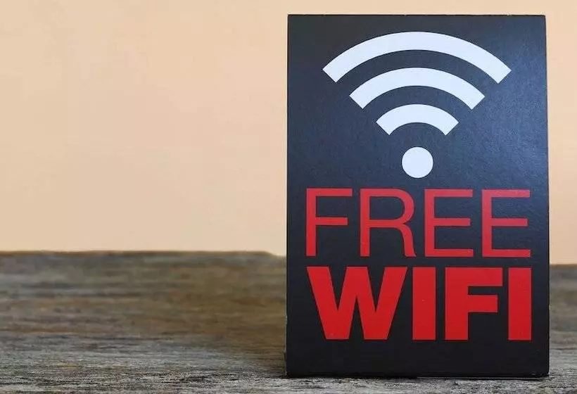 בית מלון כפרי Colonial Inn Ellsworth