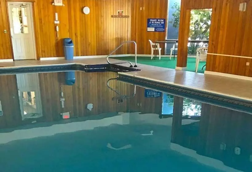 בית מלון כפרי Colonial Inn Ellsworth