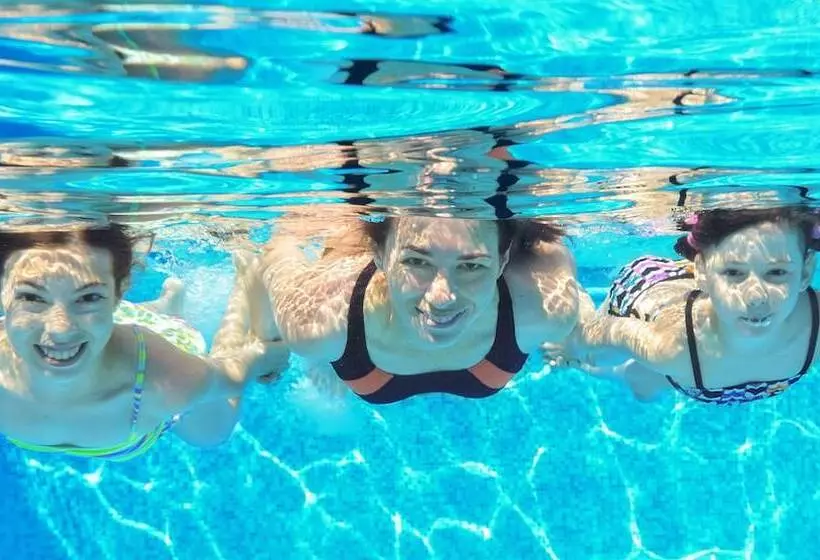 בית מלון כפרי Colonial Inn Ellsworth