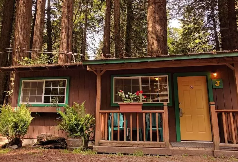 Hotel Emerald Forest Cabins