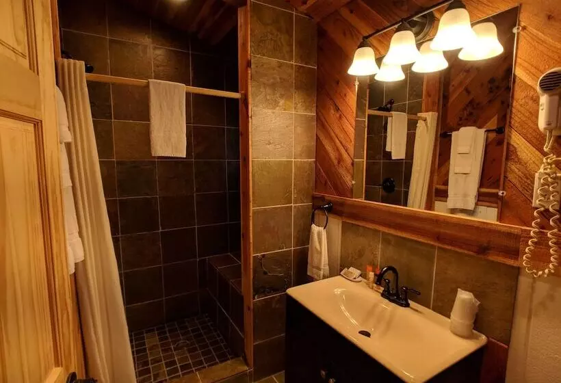 Hotel Emerald Forest Cabins