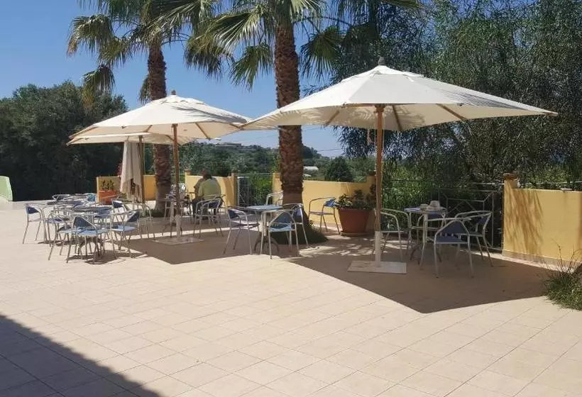 Отель Green Garden Club