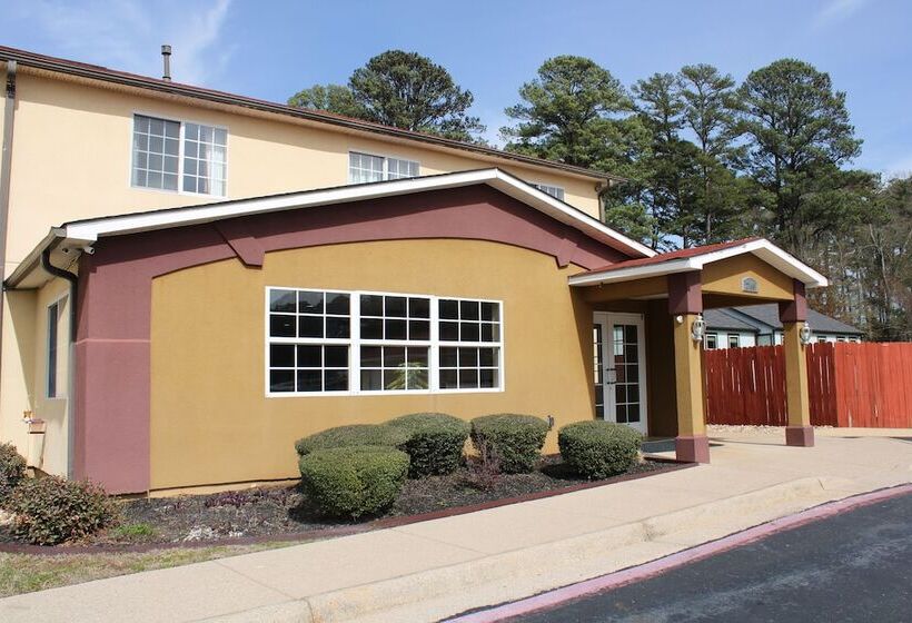 هتل Hometown Inn & Suites