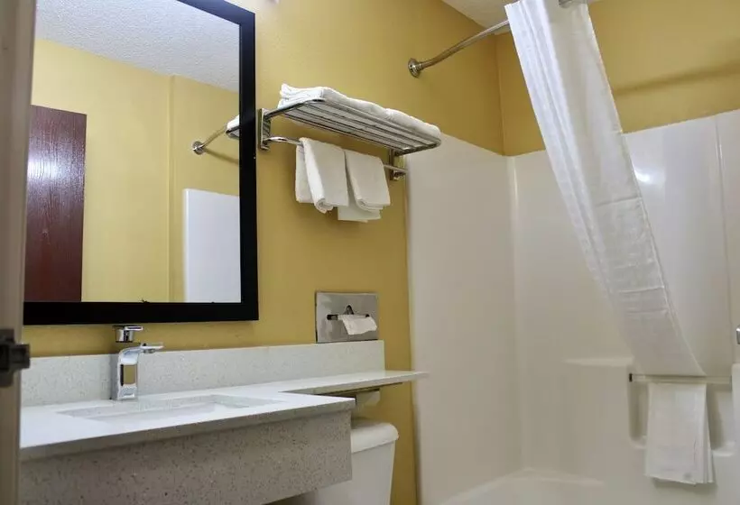 酒店 Hometown Inn & Suites