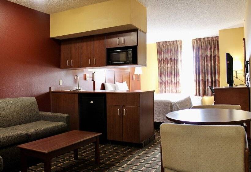 هتل Hometown Inn & Suites