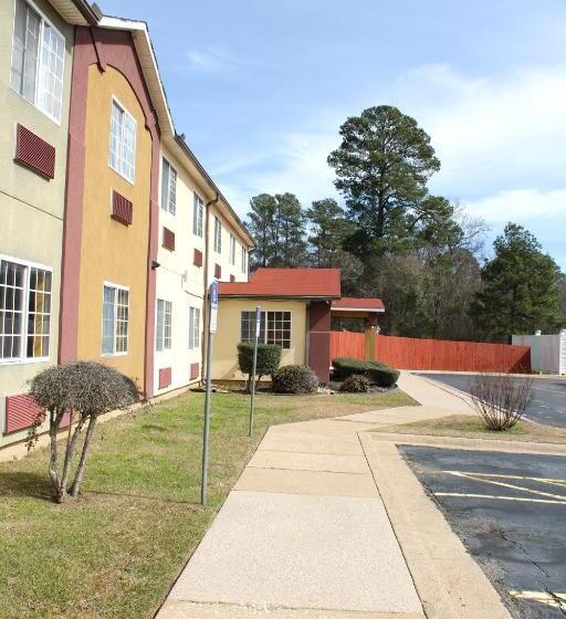 هتل Hometown Inn & Suites