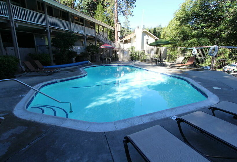 ホテル Lake Arrowhead Chalets