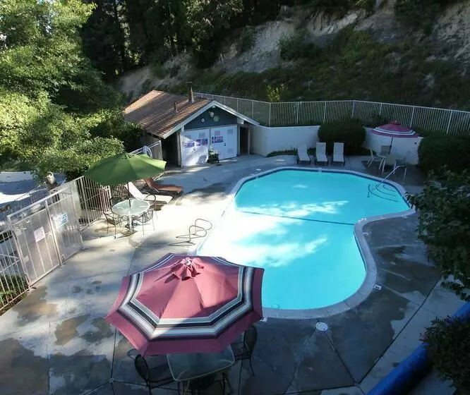 酒店 Lake Arrowhead Chalets