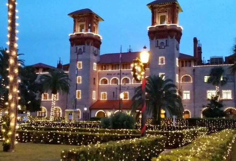 Отель Ocean Sands Beach Boutique Inn 1 Acre Private Beach St Augustine Historic 2 Miles Shuttle With Downt