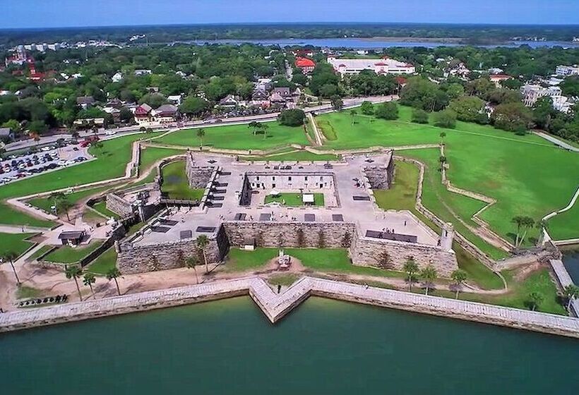 Отель Ocean Sands Beach Boutique Inn 1 Acre Private Beach St Augustine Historic 2 Miles Shuttle With Downt