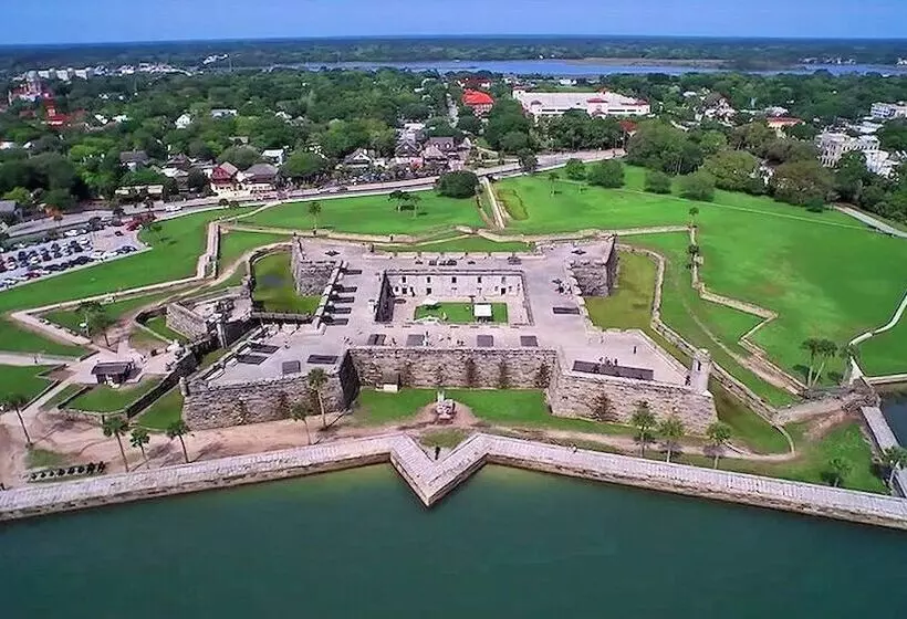 Отель Ocean Sands Beach Boutique Inn 1 Acre Private Beach St Augustine Historic 2 Miles Shuttle With Downt