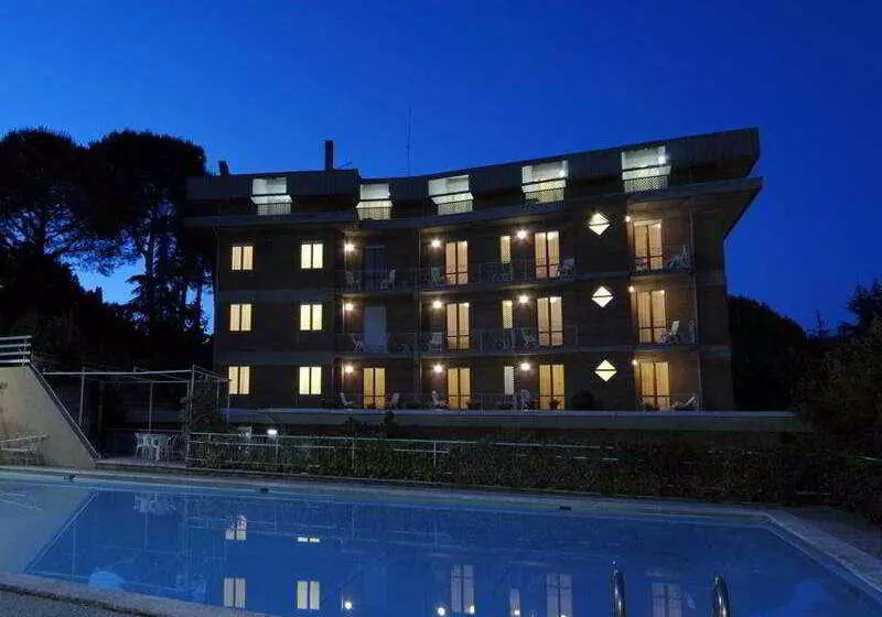 Отель Raffaello