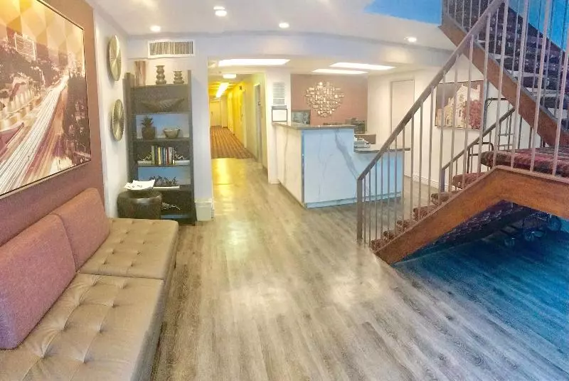 هتل Royal Palace Westwood