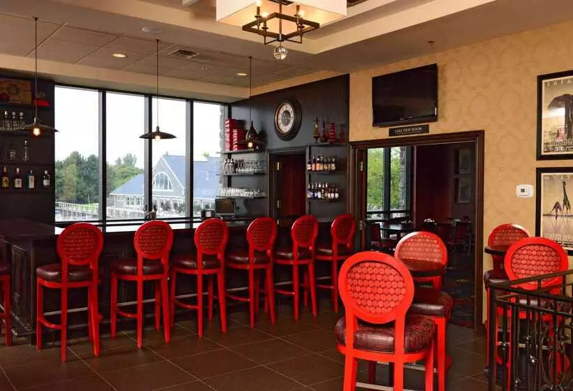 Shoreline Inn & Conference Center, Ascend Hotel Collection