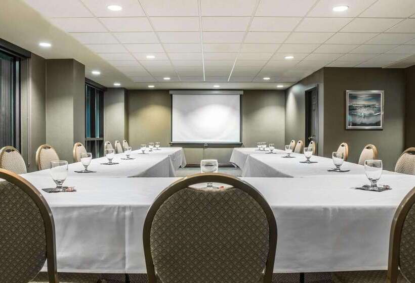 Shoreline Inn & Conference Center, Ascend Hotel Collection