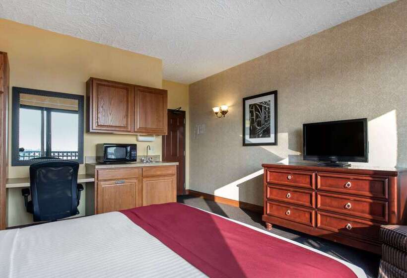 Shoreline Inn & Conference Center, Ascend Hotel Collection