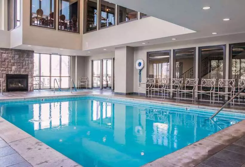 Shoreline Inn & Conference Center, Ascend Hotel Collection