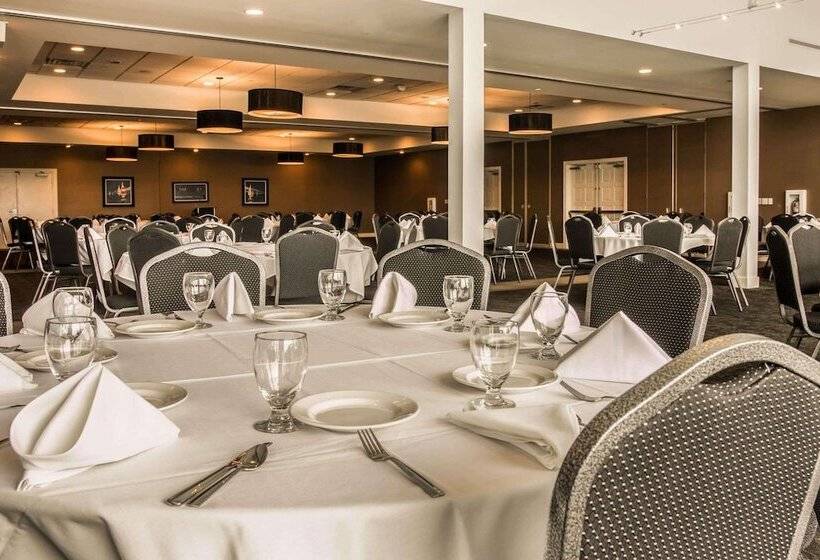 Shoreline Inn & Conference Center, Ascend Hotel Collection