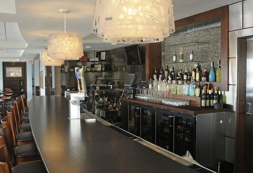 Shoreline Inn & Conference Center, Ascend Hotel Collection