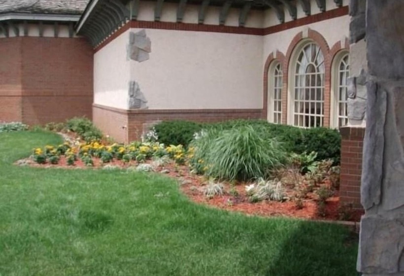 The Chateau Bloomington Hotel And Conference Center