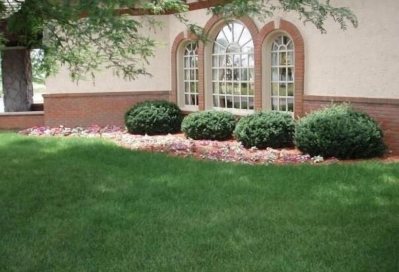 The Chateau Bloomington Hotel And Conference Center