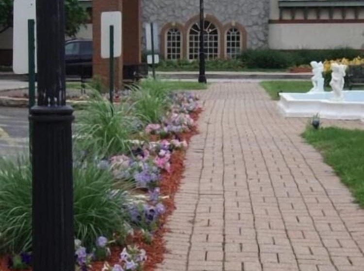 The Chateau Bloomington Hotel And Conference Center