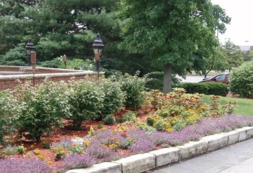 The Chateau Bloomington Hotel And Conference Center
