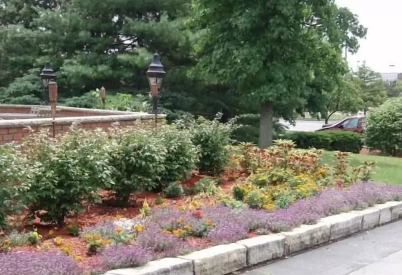 The Chateau Bloomington Hotel And Conference Center