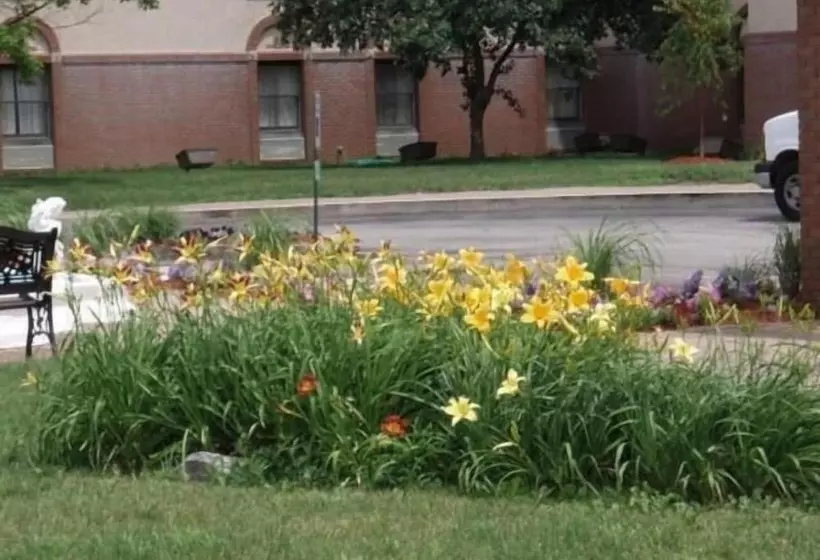 The Chateau Bloomington Hotel And Conference Center