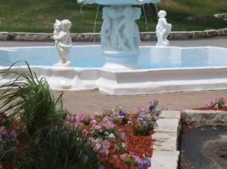 The Chateau Bloomington Hotel And Conference Center