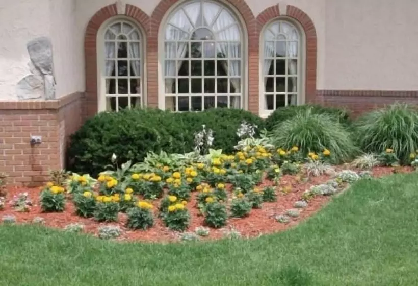 The Chateau Bloomington Hotel And Conference Center