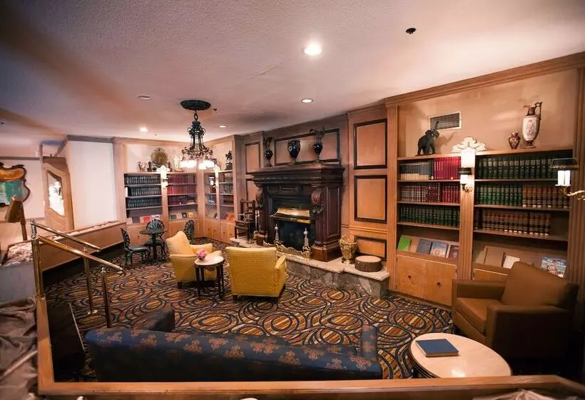 The Chateau Bloomington Hotel And Conference Center