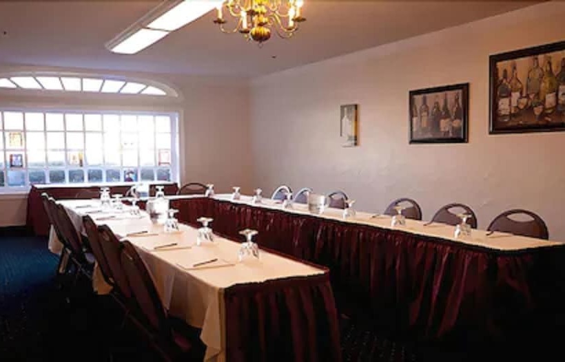 The Chateau Bloomington Hotel And Conference Center