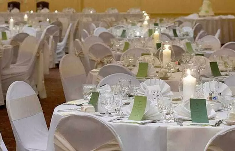 The Chateau Bloomington Hotel And Conference Center